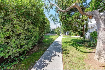 301 W Gladstone Street #13, Azusa, CA 91702 - Photo 23