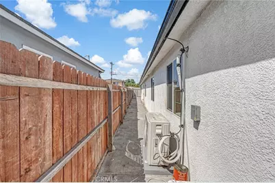 10621 Kalmia, Los Angeles, CA 90002 - Photo 15