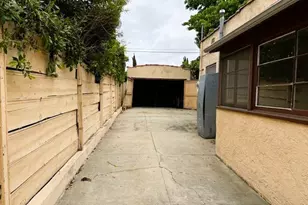 9432 S Hobart Blvd, Los Angeles, CA 90047 - Photo 17
