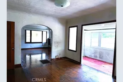 9432 S Hobart Boulevard, Los Angeles, CA 90047 - Photo 5