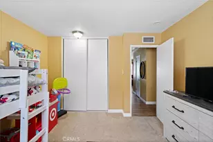 18601 Collins, Tarzana, CA 91356 - Photo 15