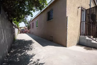 720 E 95th St, Los Angeles, CA 90002 - Photo 21