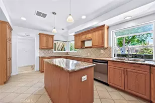 22430 Collins St, Woodland Hills, CA 91367 - Photo 31