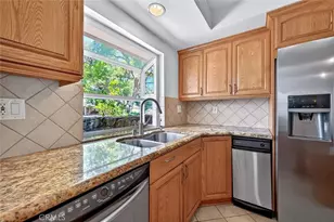 22430 Collins St, Woodland Hills, CA 91367 - Photo 29