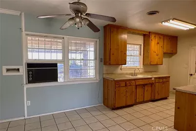 1020 W 10th Street, Corona, CA 92882 - Photo 5