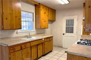 1020 W 10th St, Corona, CA 92882 - Photo 7