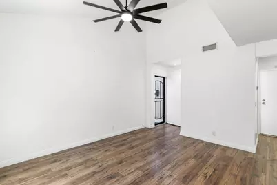 2670 W Segerstrom #A, Santa Ana, CA 92704 - Photo 3