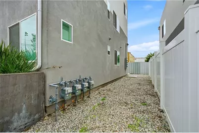 6919 S Menlo, Los Angeles, CA 90044 - Photo 23