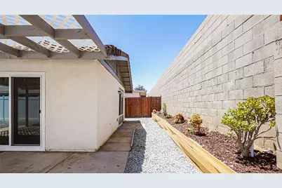 12192 Pluto, Victorville, CA 92392 - Photo 23