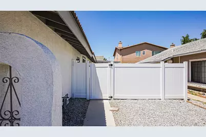 12192 Pluto, Victorville, CA 92392 - Photo 3
