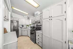 122 S Colombo Ln, Tustin, CA 92780 - Photo 9