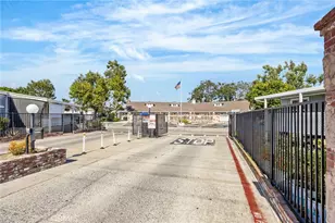 122 S Colombo Ln, Tustin, CA 92780 - Photo 29