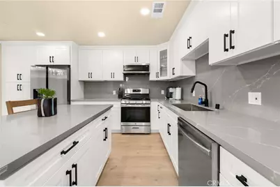 1081 Loma Avenue, Long Beach, CA 90804 - Photo 9