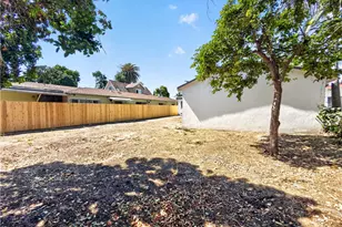 2010 W Cameron, Long Beach, CA 90810 - Photo 21