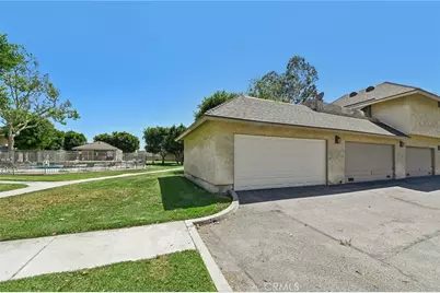956 S Downey Place, Anaheim, CA 92804 - Photo 19