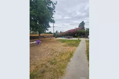 3216 Laurel, Bakersfield, CA 93304 - Photo 11