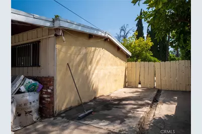 9281 Dorrington, Pacoima, CA 91331 - Photo 39