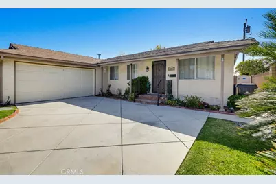 15852 Tullow, Huntington Beach, CA 92647 - Photo 5