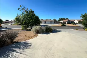 20284 Majestic Dr, Apple Valley, CA 92308 - Photo 7