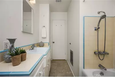 1915 N Linwood Avenue, Santa Ana, CA 92705 - Photo 15