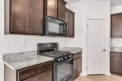 16604 Desert Lily, Victorville, CA 92394 - Photo 11