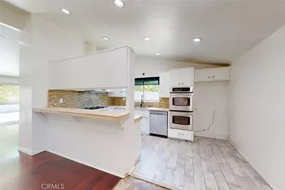 20703 Collins Street, Woodland Hills, CA 91367 - Photo 7