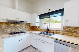 20703 Collins St, Woodland Hills, CA 91367 - Photo 9