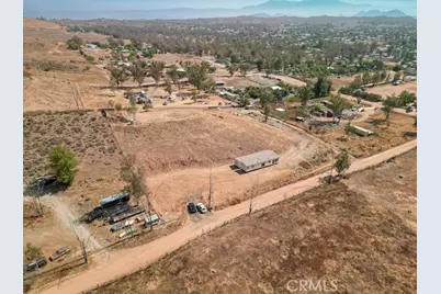 21588 Mundo, Perris, CA 92570 - Photo 5