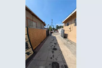 434 W 48th Street, Los Angeles, CA 90037 - Photo 3