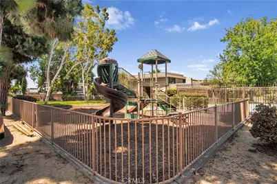 2423 Deodar, Santa Ana, CA 92705 - Photo 21