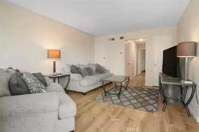 2423 Deodar, Santa Ana, CA 92705 - Photo 3
