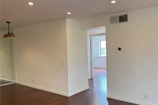 17800 Burbank, Encino, CA 91316 - Photo 3