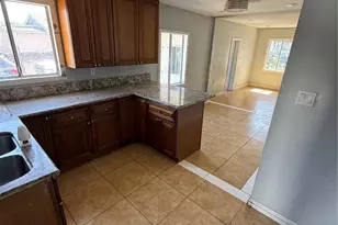 560 S McDonnell, Los Angeles, CA 90022 - Photo 7