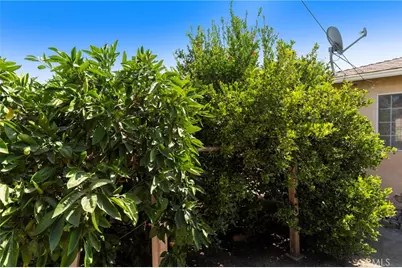 2725 Adriatic Avenue, Long Beach, CA 90810 - Photo 23