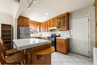 2725 Adriatic Avenue, Long Beach, CA 90810 - Photo 9