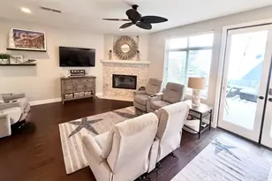 422 8th St, Huntington Beach, CA 92648 - Photo 7