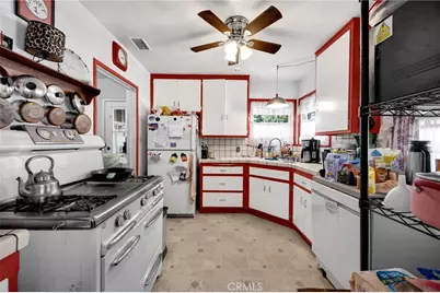 1517 W Borchard Avenue, Santa Ana, CA 92704 - Photo 11