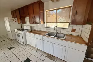 1718 W 109th Pl, Los Angeles, CA 90047 - Photo 15