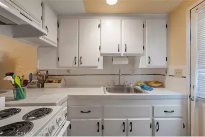 646 S Grand Street, Orange, CA 92866 - Photo 13
