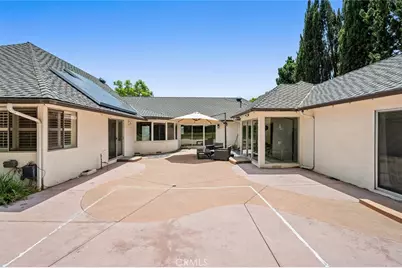 11365 Thurston Pl, Los Angeles, CA 90049 - Photo 25