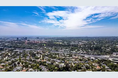 11365 Thurston Pl, Los Angeles, CA 90049 - Photo 29