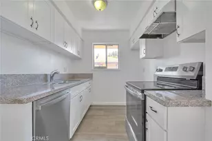 1104 S Mantle Ln, Santa Ana, CA 92705 - Photo 19