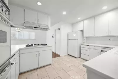 10411 Larry Drive, Anaheim, CA 92804 - Photo 17