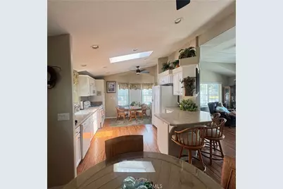 11 Pine Via, Anaheim, CA 92801 - Photo 9