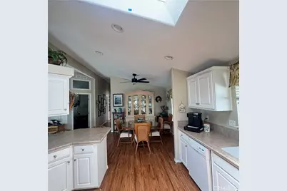 11 Pine Via, Anaheim, CA 92801 - Photo 11