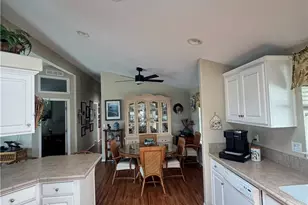 11 Pine Via, Anaheim, CA 92801 - Photo 11