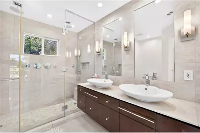 2043 Raymond, Signal Hill, CA 90755 - Photo 19