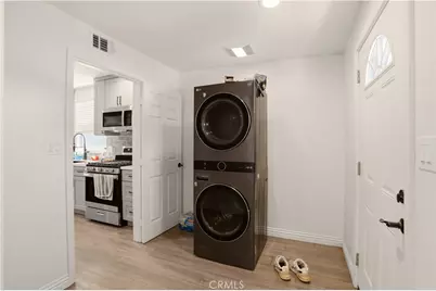 339 E 103 Street, Los Angeles, CA 90003 - Photo 9