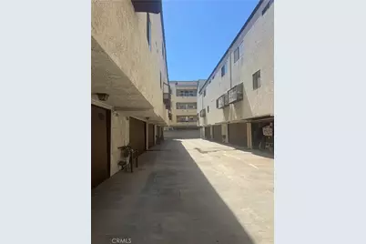 11542 Burbank Boulevard #8, Los Angeles, CA 91601 - Photo 17