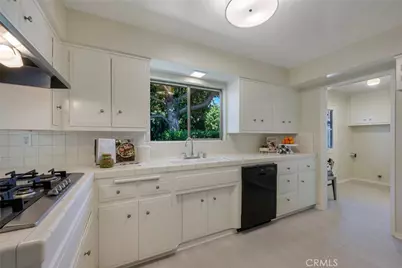 2115 E South Redwood Dr, Anaheim, CA 92806 - Photo 17